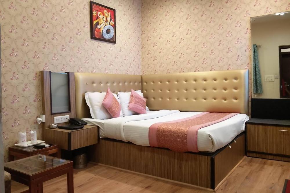 Rupam Hotel Delhi  Buitenkant foto
