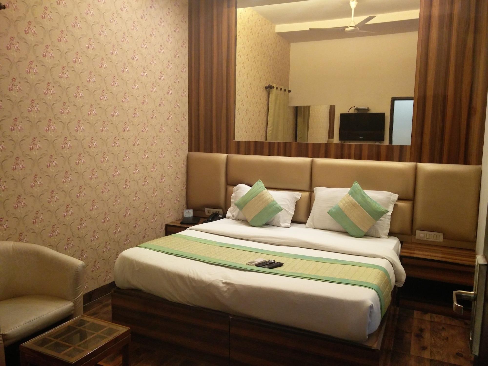 Rupam Hotel Delhi  Buitenkant foto