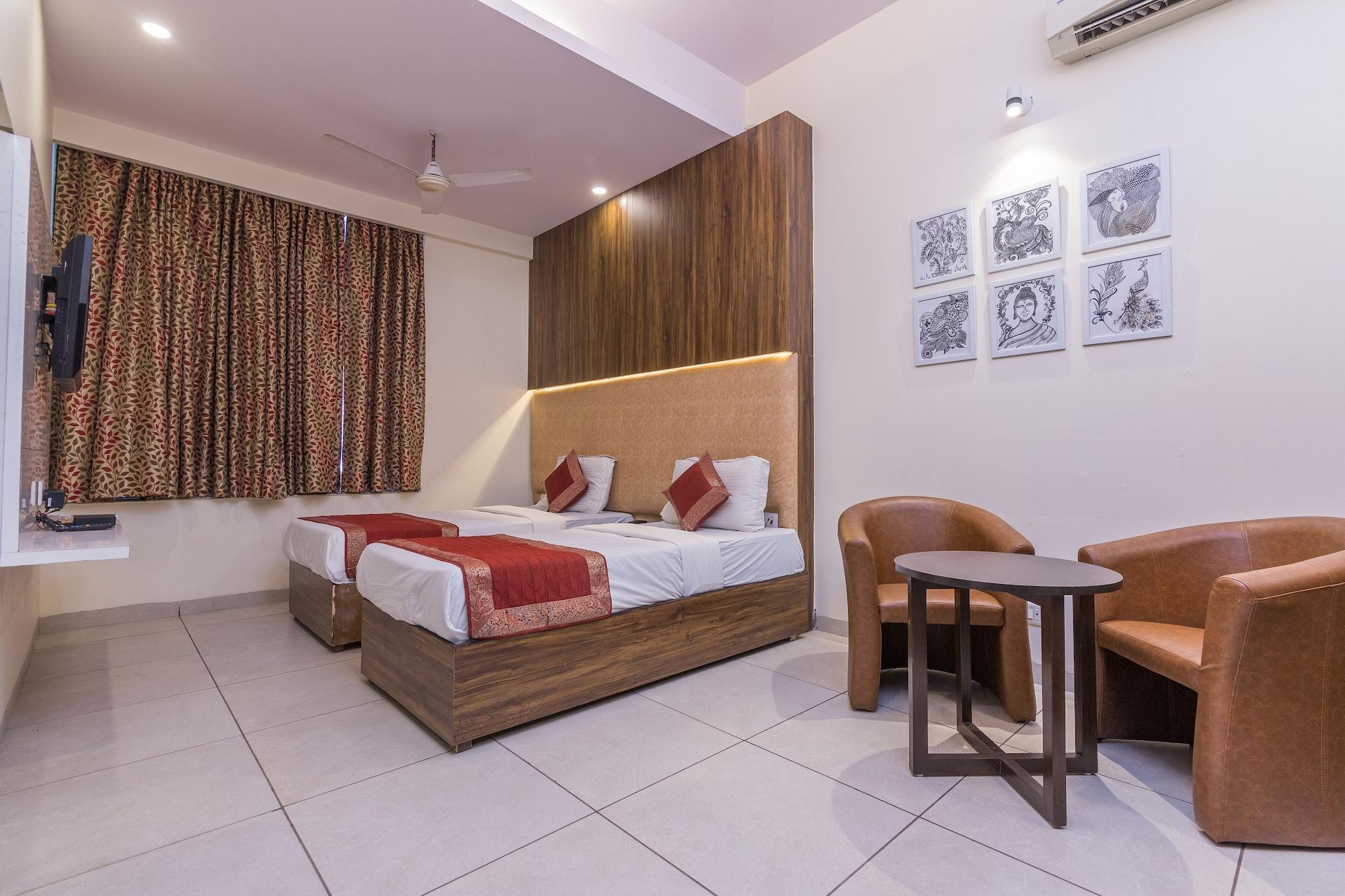 Rupam Hotel Delhi  Buitenkant foto
