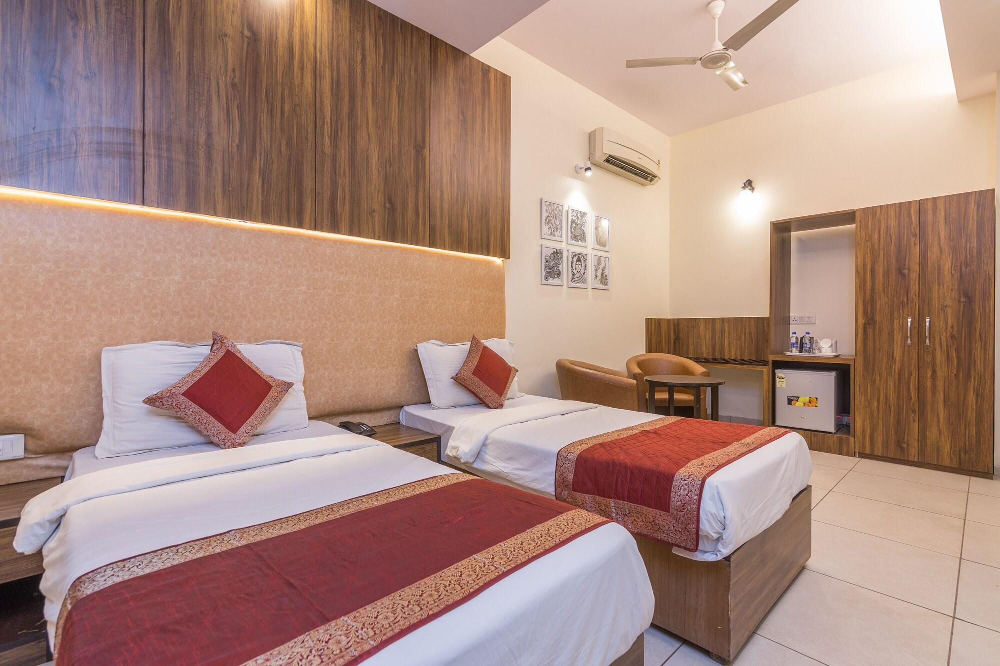 Rupam Hotel Delhi  Buitenkant foto