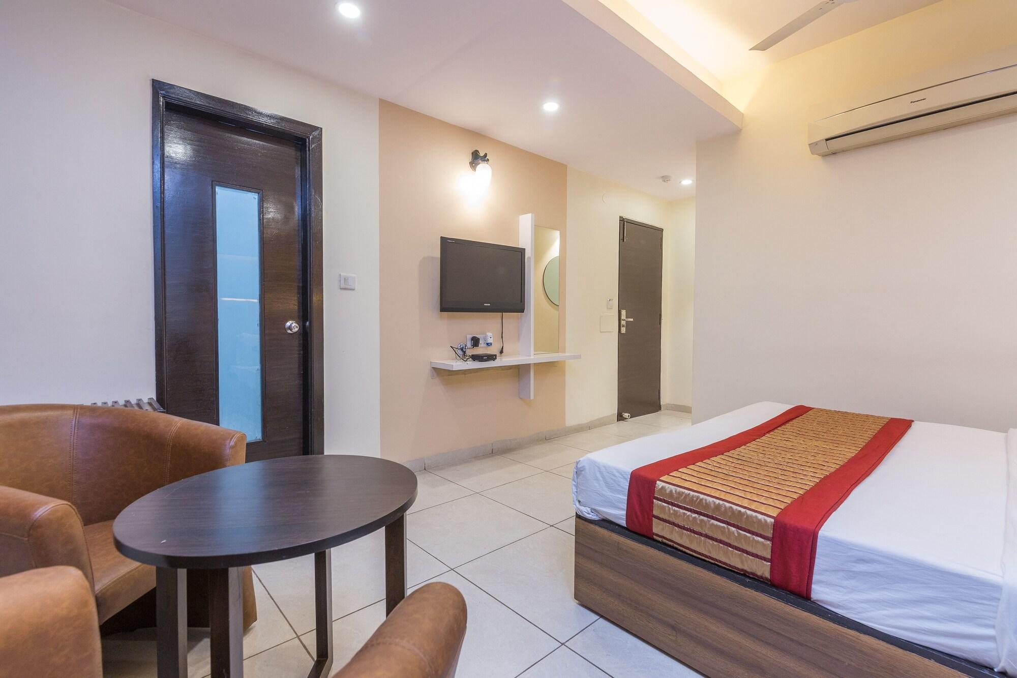 Rupam Hotel Delhi  Buitenkant foto