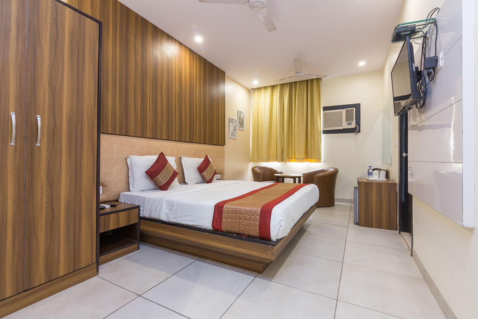 Rupam Hotel Delhi  Buitenkant foto