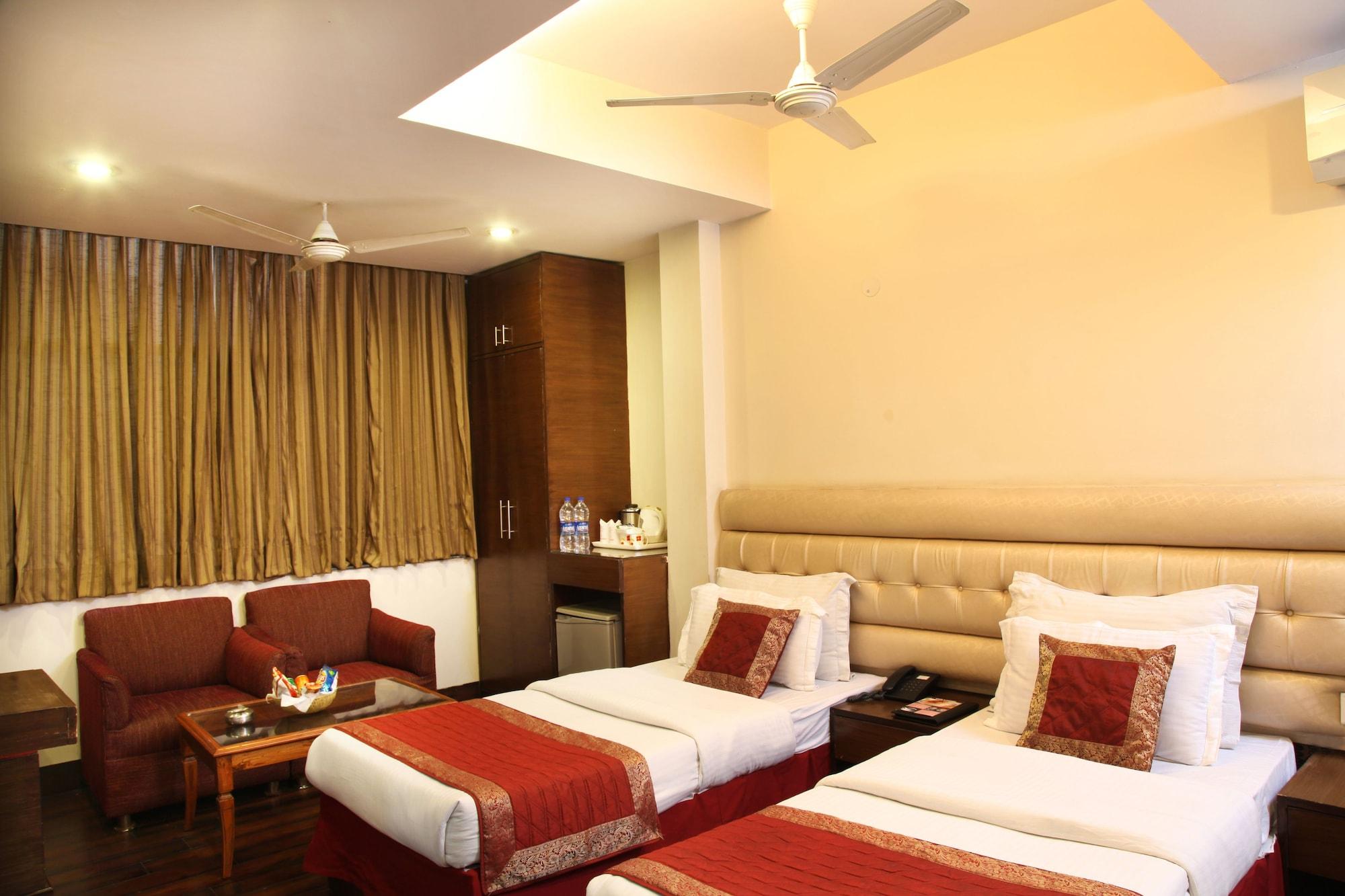 Rupam Hotel Delhi  Buitenkant foto