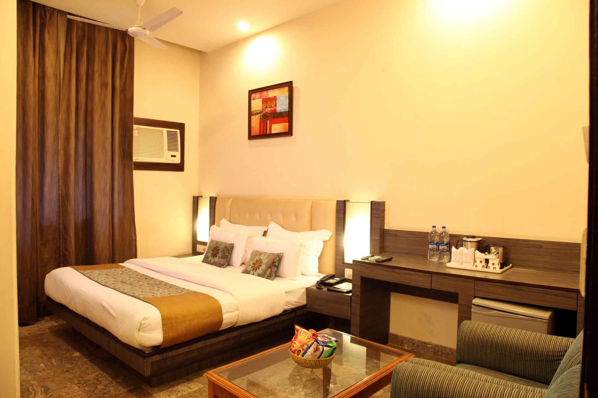 Rupam Hotel Delhi  Buitenkant foto