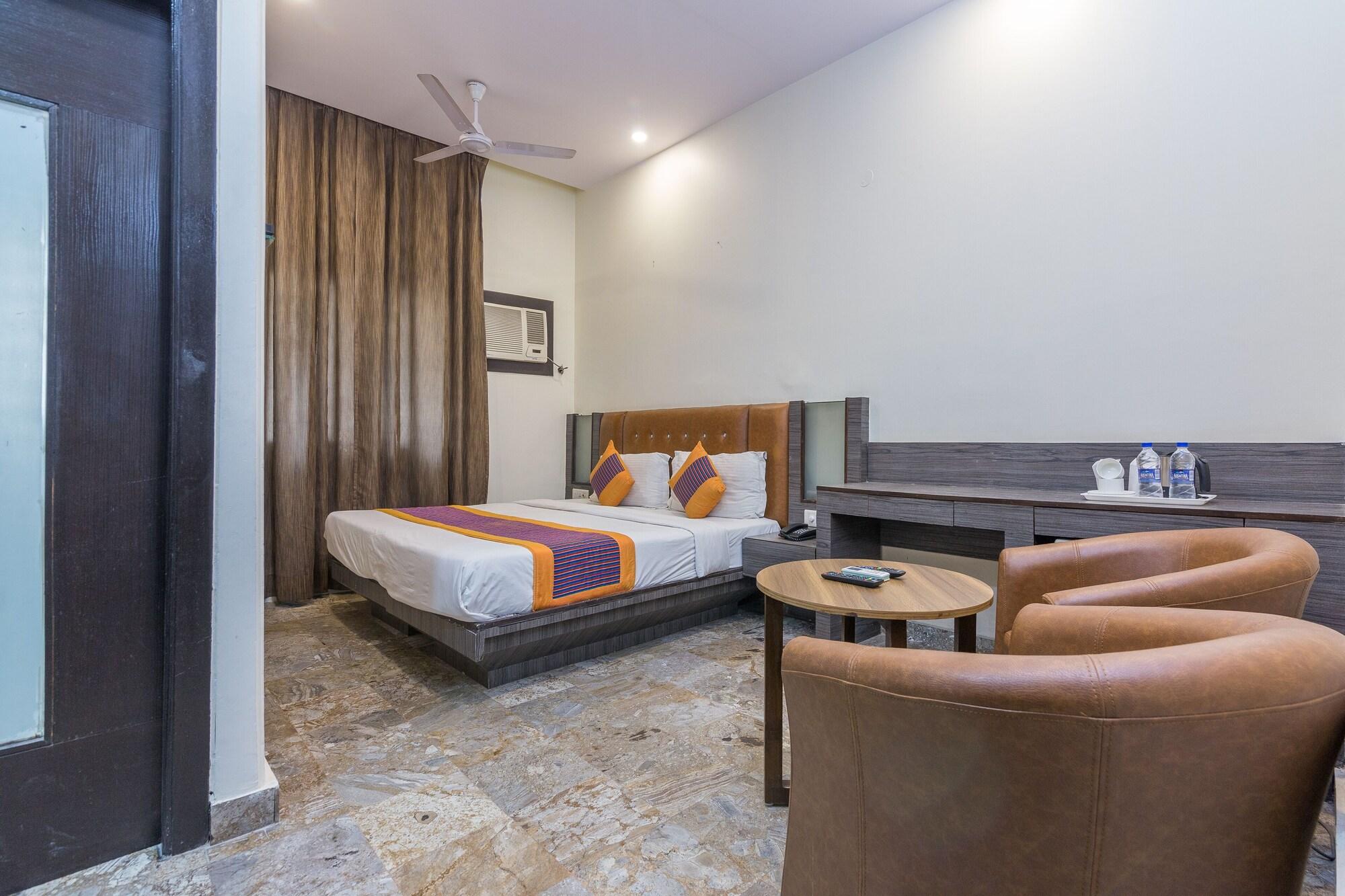 Rupam Hotel Delhi  Buitenkant foto
