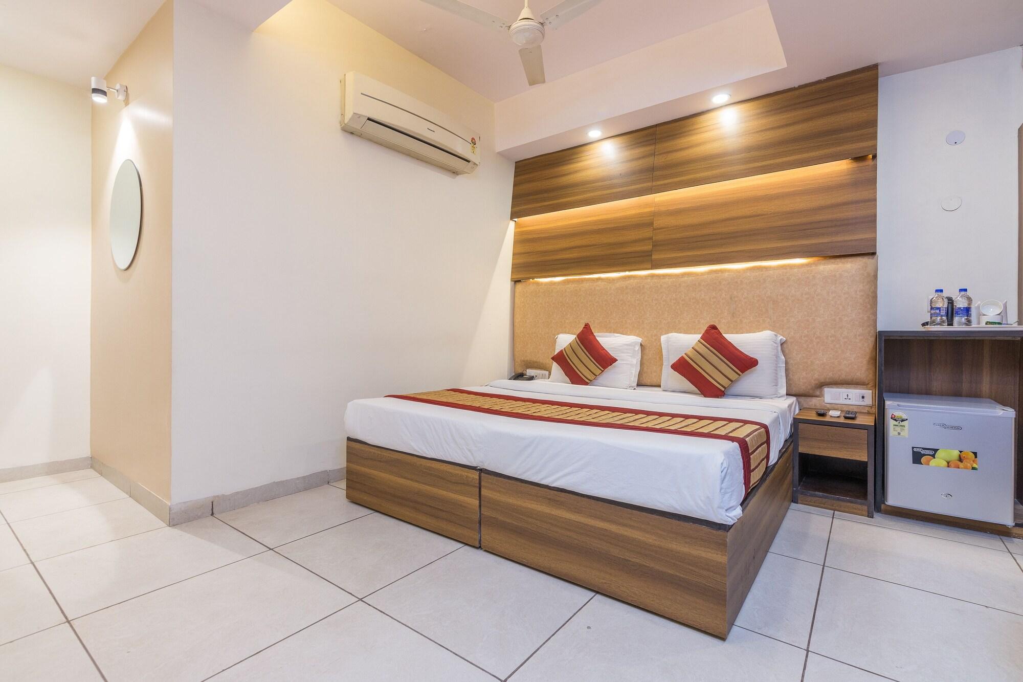 Rupam Hotel Delhi  Buitenkant foto