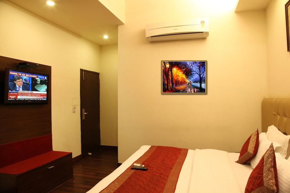 Rupam Hotel Delhi  Buitenkant foto