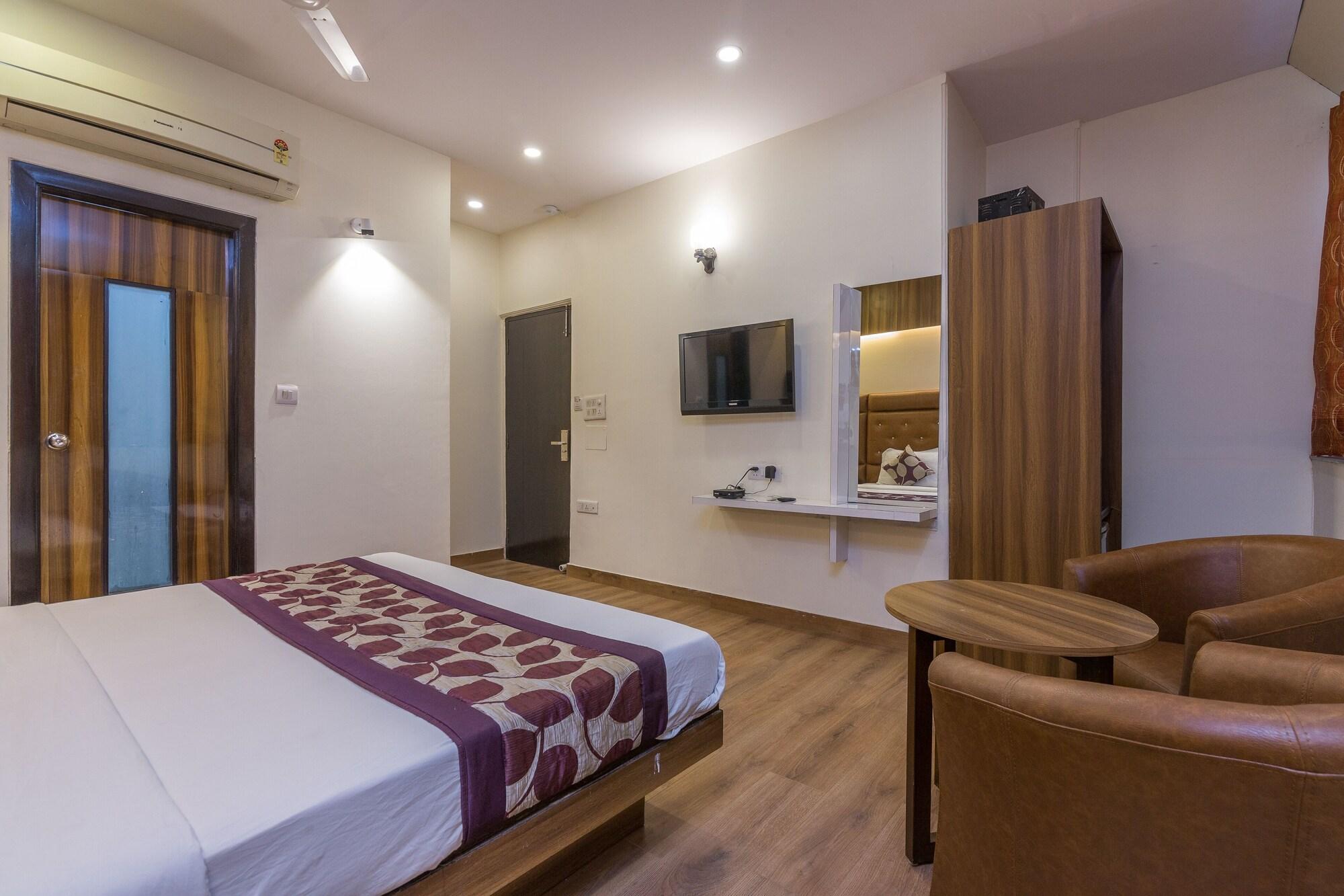 Rupam Hotel Delhi  Buitenkant foto