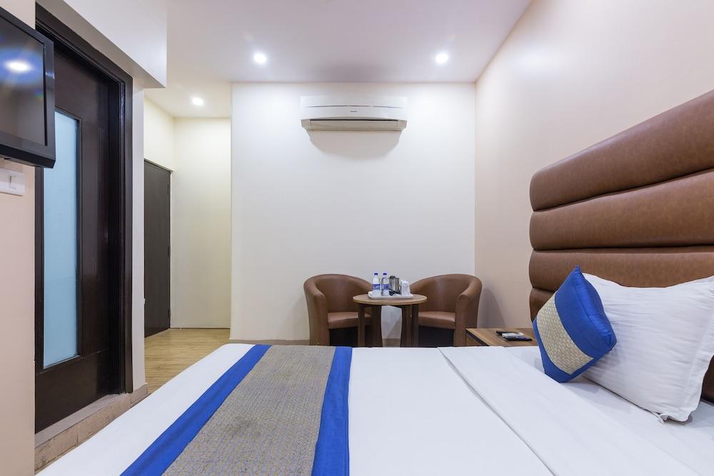 Rupam Hotel Delhi  Buitenkant foto
