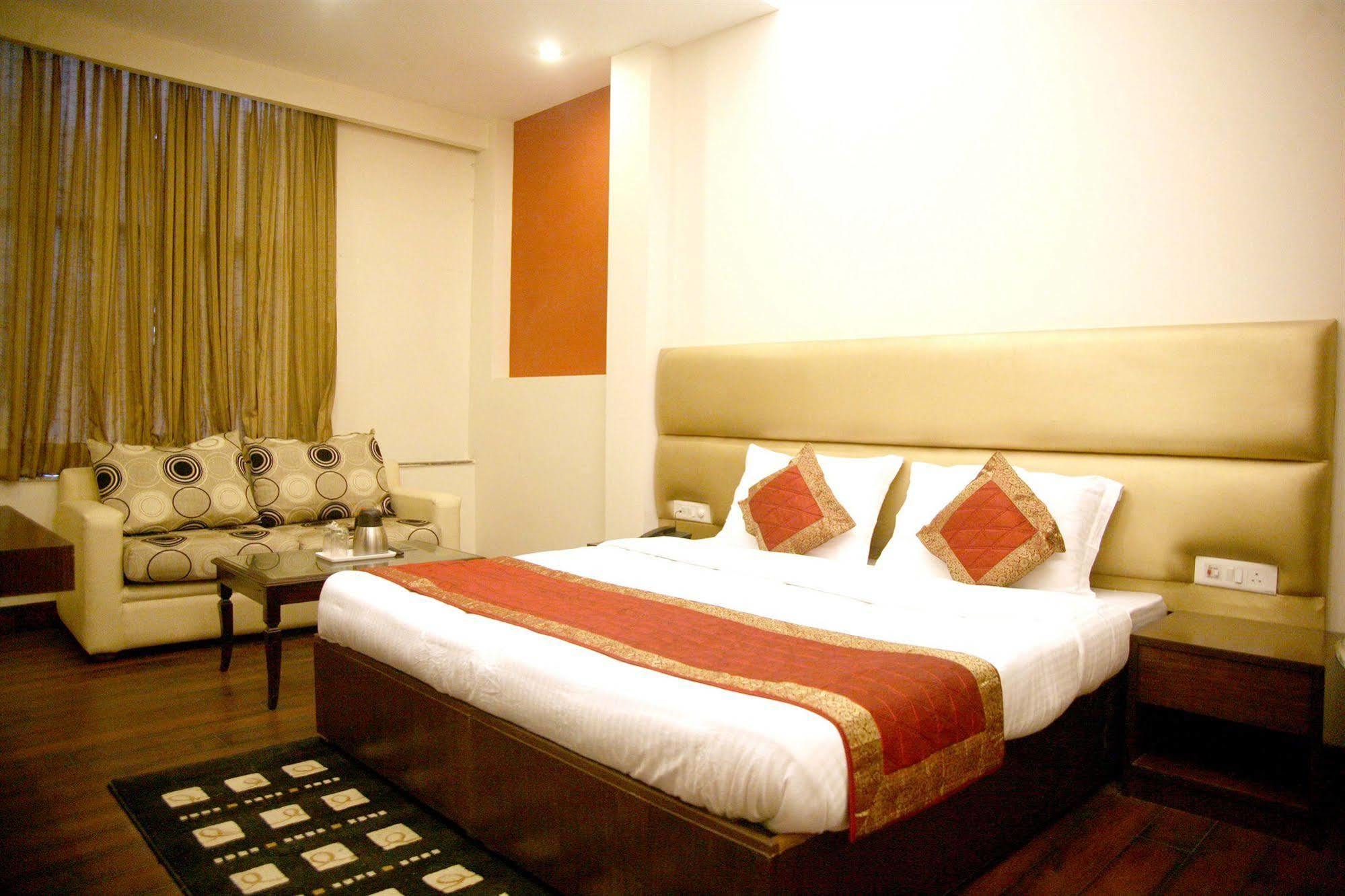 Rupam Hotel Delhi  Buitenkant foto