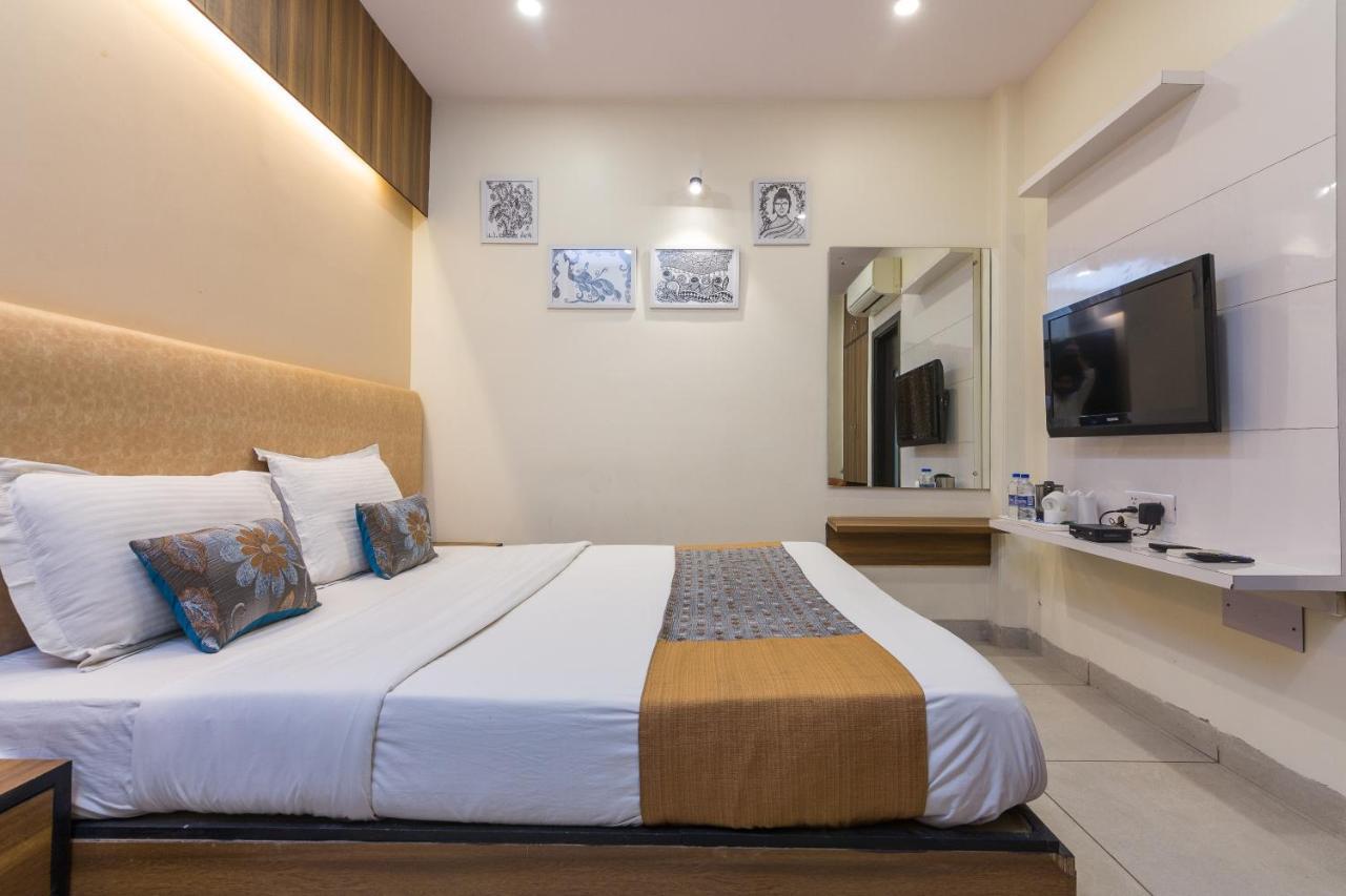 Rupam Hotel Delhi  Buitenkant foto