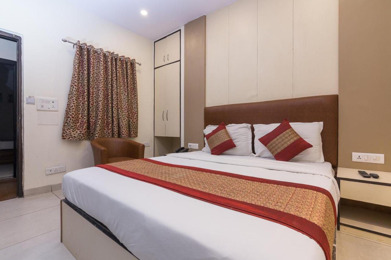 Rupam Hotel Delhi  Buitenkant foto
