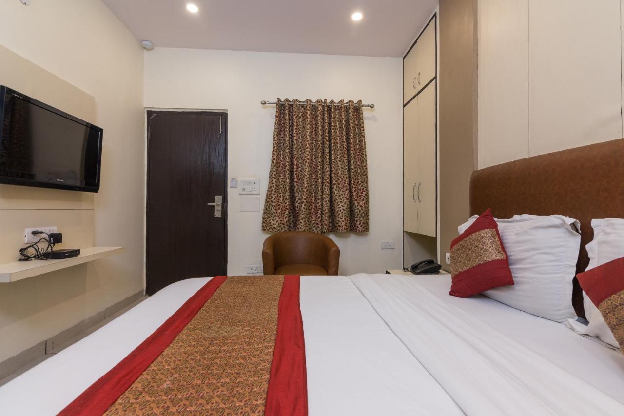 Rupam Hotel Delhi  Buitenkant foto
