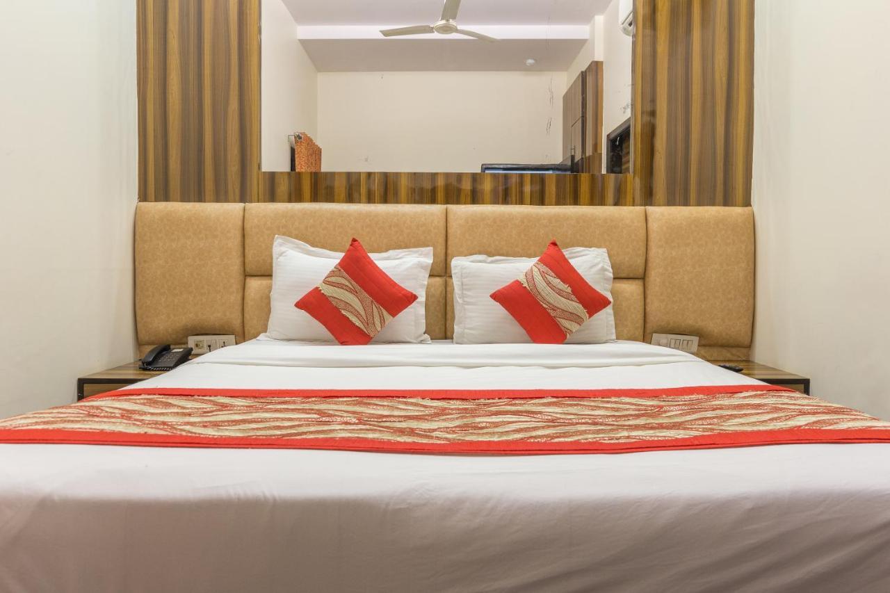 Rupam Hotel Delhi  Buitenkant foto